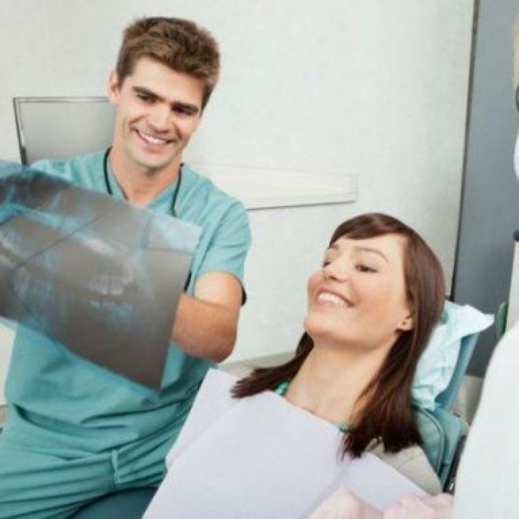 Understand-the-Field-of-Dental-Assistant-Training