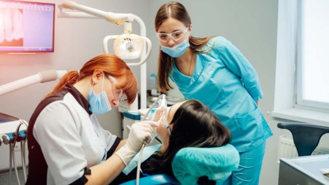 Dental Assistant Duties & Responsibilities in Illinois