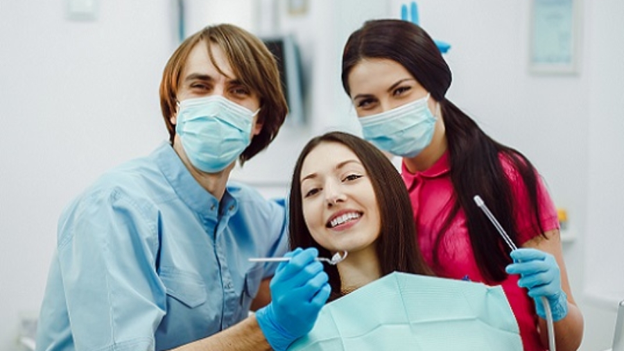 Benefits of Dental Assistant Training in Chicago
