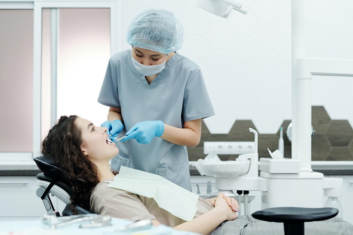 Dental assistant benefits